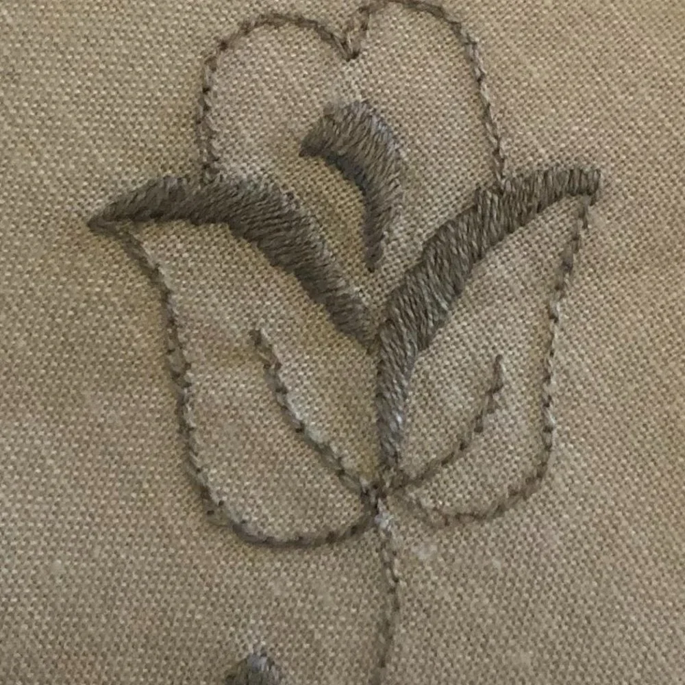 NATURAL MUSLIN W/EMBROIDERED GREY ROSE  3 TABLE NAPKINS 15